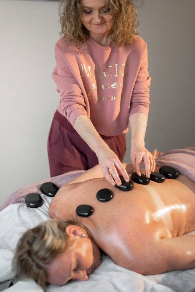 Hot Stone Massagen im Magic Place