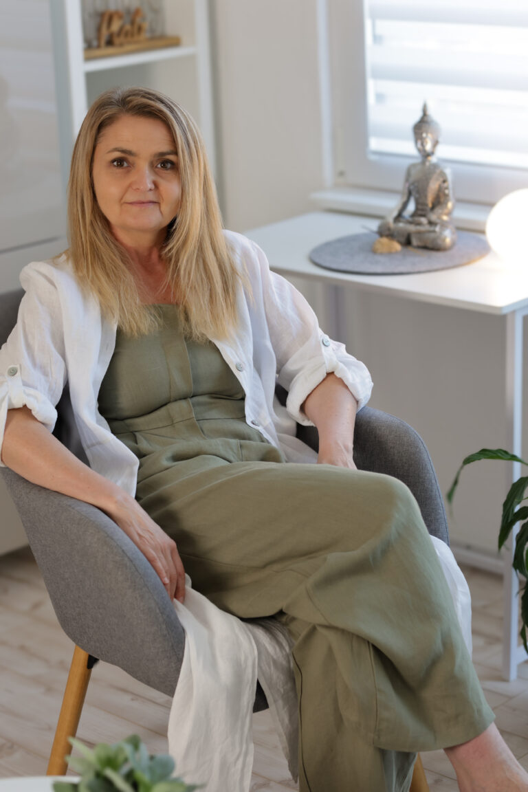 Helena Schwieterka im Coachingraum - Gründerin des Magic Place